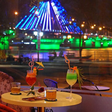 Bamboo Green Riverside Hotel Дананг Экстерьер фото