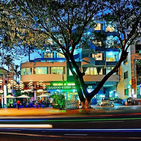 Bamboo Green Riverside Hotel Дананг Экстерьер фото