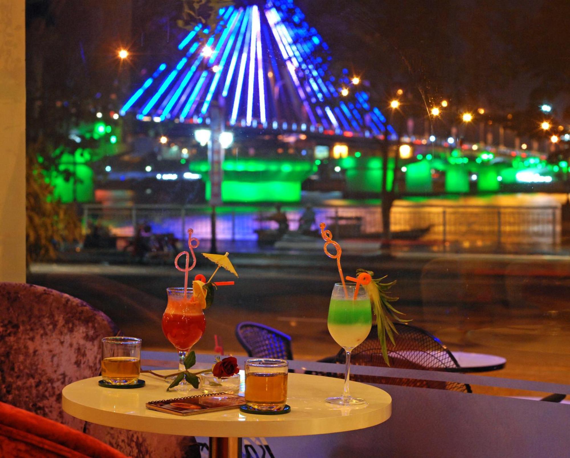 Bamboo Green Riverside Hotel Дананг Экстерьер фото
